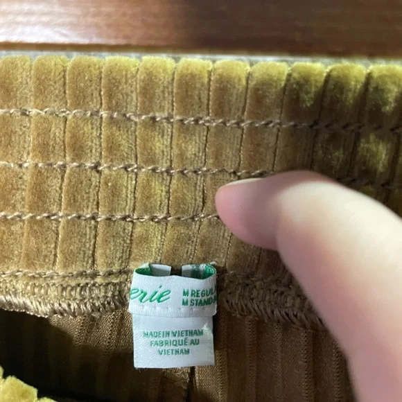 NWT Aerie Gold Velvet Velour Ribbed Hi-Rise Pull On Flare Pants Lounge - Picture 3 of 8